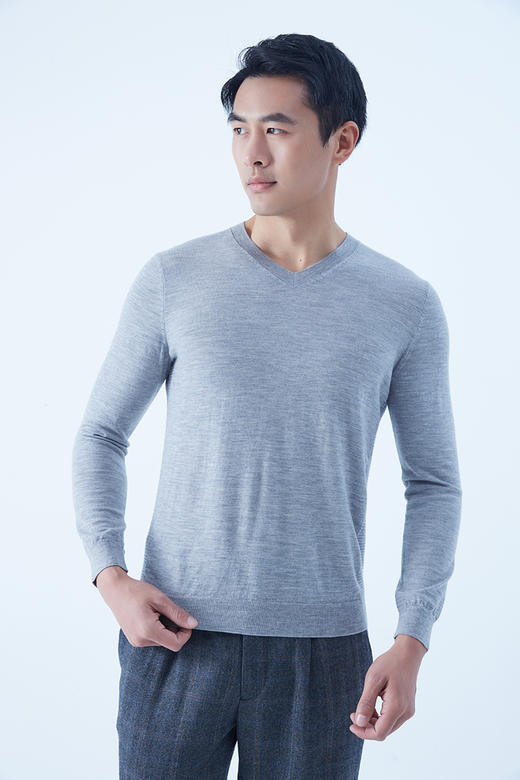 圣弗尔瑞鄂尔多斯特色精纺V领男套衫  30%羊绒55%防缩毛15%丝光毛 商品图2