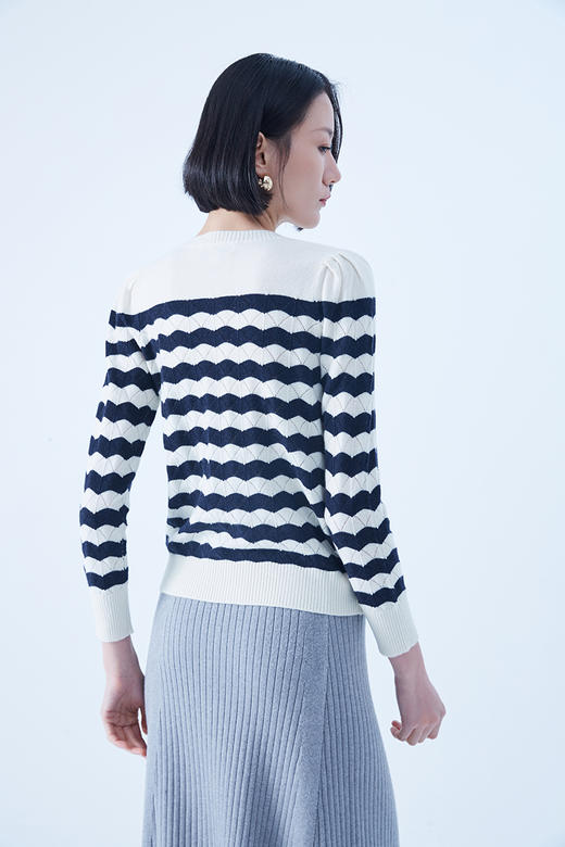 圣弗尔瑞 圆领翻花女开衫  鄂尔多斯特色羊绒衫 100%羊绒 商品图3