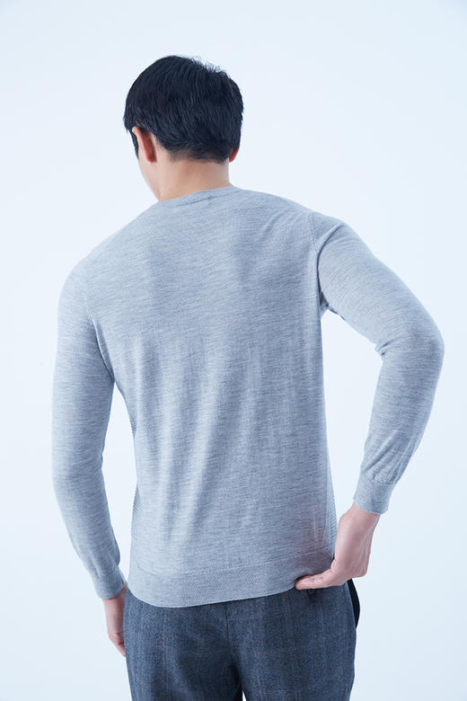 圣弗尔瑞鄂尔多斯特色精纺V领男套衫  30%羊绒55%防缩毛15%丝光毛 商品图3