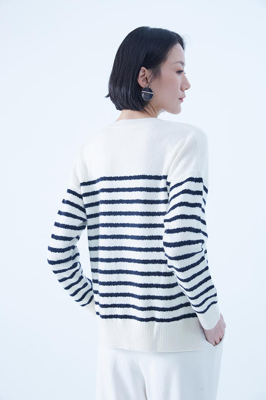 圣弗尔瑞 圆领翻花女套衫鄂尔多斯特色羊绒衫  100%羊绒 商品图2