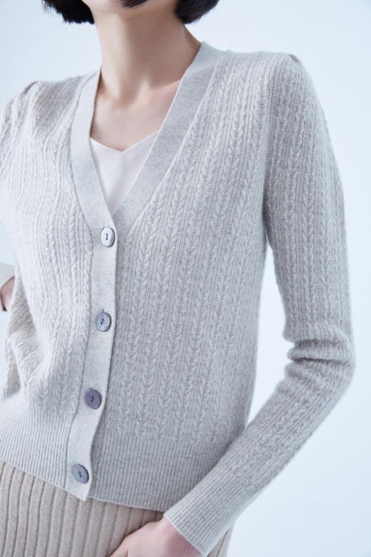 圣弗尔瑞 V领绞花女开衫 鄂尔多斯特色羊绒衫  100%羊绒 商品图9