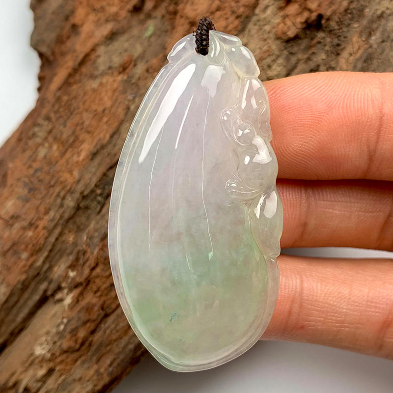 派瑞翡翠 翡翠挂件 糯冰种 淡绿色