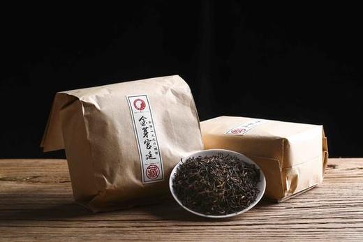 品质熟茶推荐：1996年勐海普洱金针（宫廷）。此茶的选料精细，多为芽头，经过多年的转化，茶叶表面呈金黄色金芽显露，纯干仓放下来的陈香浓郁，滋味浓醇，条索形美，汤色红浓明亮，内涵丰富，香高味浓，生津回甘 商品图11