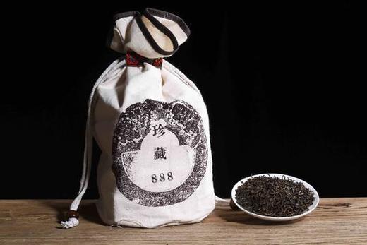 品质熟茶推荐：1996年勐海普洱金针（宫廷）。此茶的选料精细，多为芽头，经过多年的转化，茶叶表面呈金黄色金芽显露，纯干仓放下来的陈香浓郁，滋味浓醇，条索形美，汤色红浓明亮，内涵丰富，香高味浓，生津回甘 商品图2