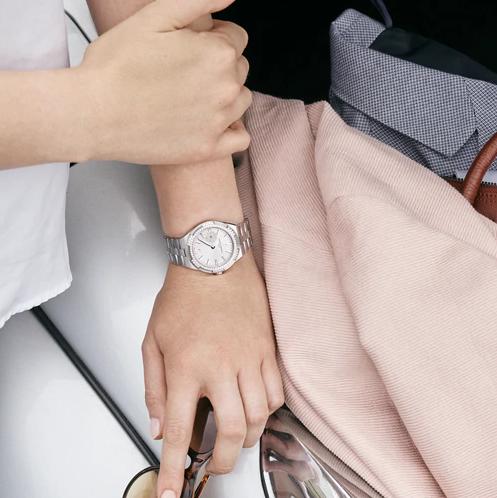 江诗丹顿 Vacheron Constantin 纵横四海系列石英腕表 1205V/000R-B592 商品图4