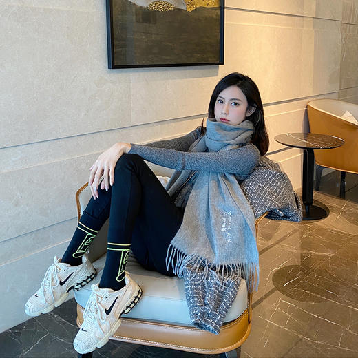 南周文创-“没有一个冬天不可逾越”围巾 徐静蕾手写款 （男女可戴） 商品图5