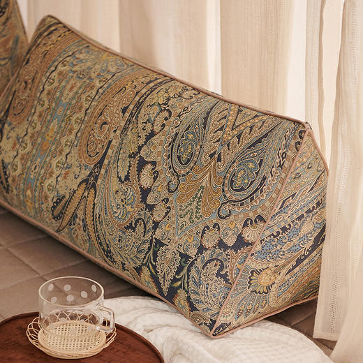 阳春小镇三角靠枕床头靠垫抱枕飘窗沙发卧室可拆洗腰枕 商品图1