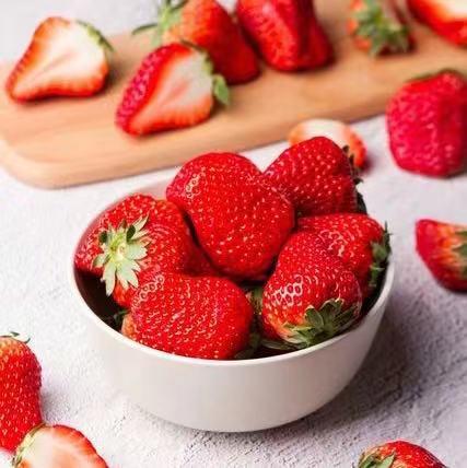 【48小时左右发货】辽宁丹东 红颜草莓🍓2.6斤装左右（约40颗左右/箱） 商品图2
