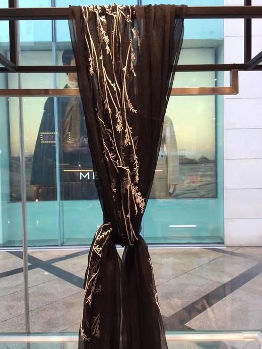 优品堂“蝶影空间”桑蚕丝真丝巾刺绣长围巾 商品图8