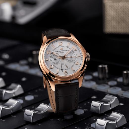 江诗丹顿 Vacheron Constantin 伍陆之型系列星期日历动力储存腕表 4400E/000R-B436 商品图5