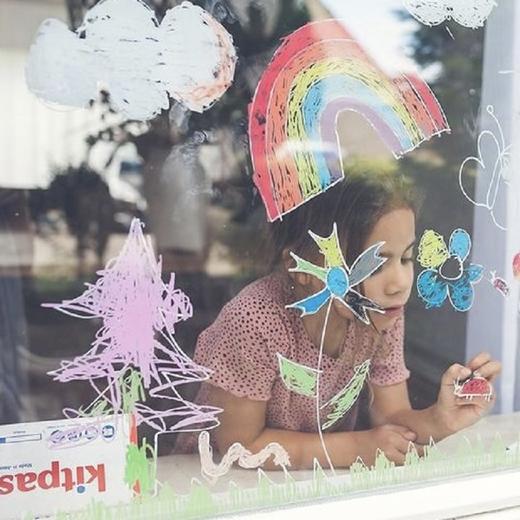 【日本进口】kitpas水溶性纸包16色蜡笔 可擦拭可水洗可调色安全蜡笔 商品图3