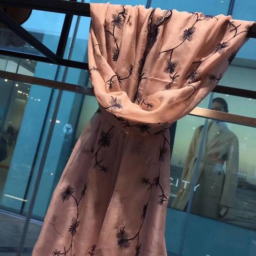 优品堂“蝶影空间”桑蚕丝真丝巾刺绣长围巾 商品图10