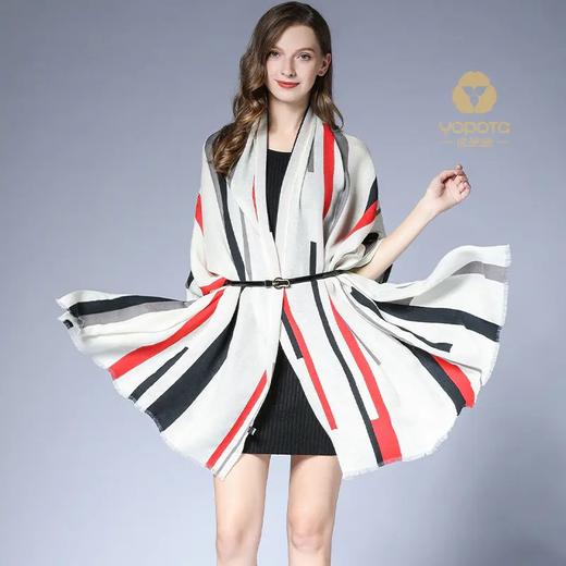 优品堂“如梦如幻”披肩两用羊毛围巾 商品图2