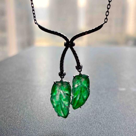 冰种阳绿辣色翡翠叶子项链18k白金钻石镶嵌 商品图9