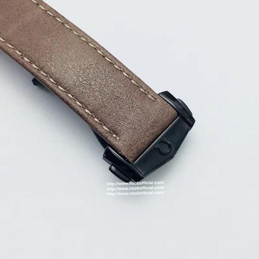 OM 超霸系列 “月之暗面”          V2版本 荣耀回归  OM自主研发自制9300机芯3点盘为【12小时】和【60分钟】累积计时盘，所有功能及外观均按照原版 商品图9