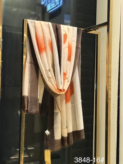 优品堂“如梦如幻”披肩两用羊毛围巾 商品图3