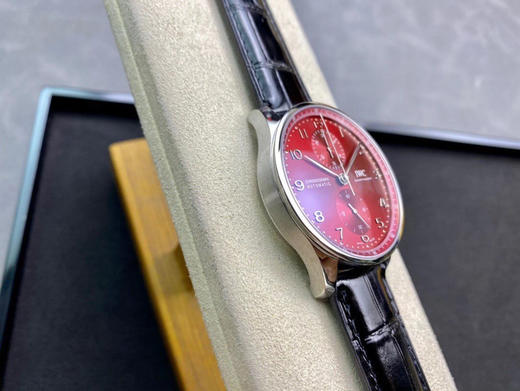 ZF实力演绎，震撼出击完美还原万国表葡萄牙系列新一代背透款葡计。 商品图9