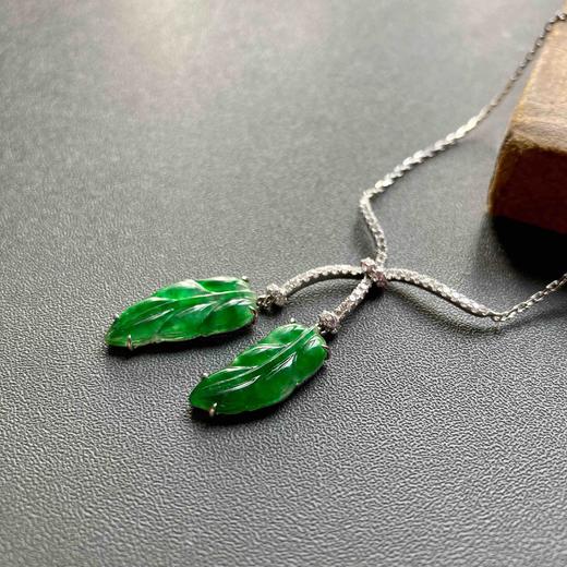 冰种阳绿辣色翡翠叶子项链18k白金钻石镶嵌 商品图1