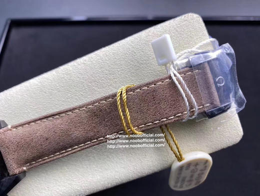 OM 超霸系列 “月之暗面”          V2版本 荣耀回归  OM自主研发自制9300机芯3点盘为【12小时】和【60分钟】累积计时盘，所有功能及外观均按照原版 商品图4