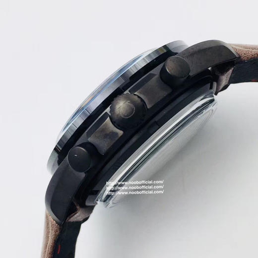 OM 超霸系列 “月之暗面”          V2版本 荣耀回归  OM自主研发自制9300机芯3点盘为【12小时】和【60分钟】累积计时盘，所有功能及外观均按照原版 商品图12