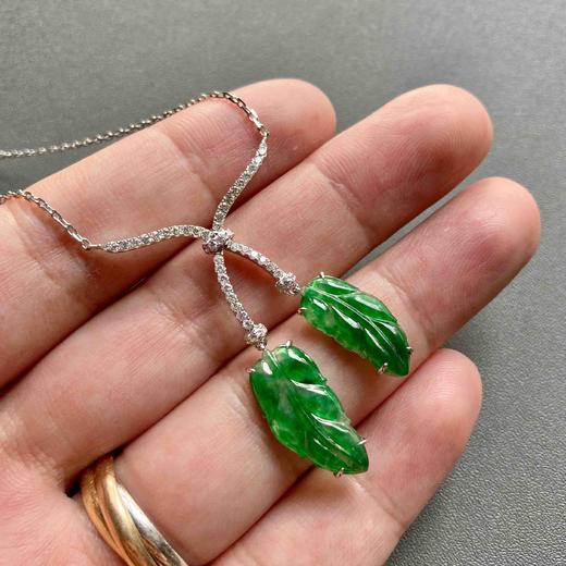 冰种阳绿辣色翡翠叶子项链18k白金钻石镶嵌 商品图5