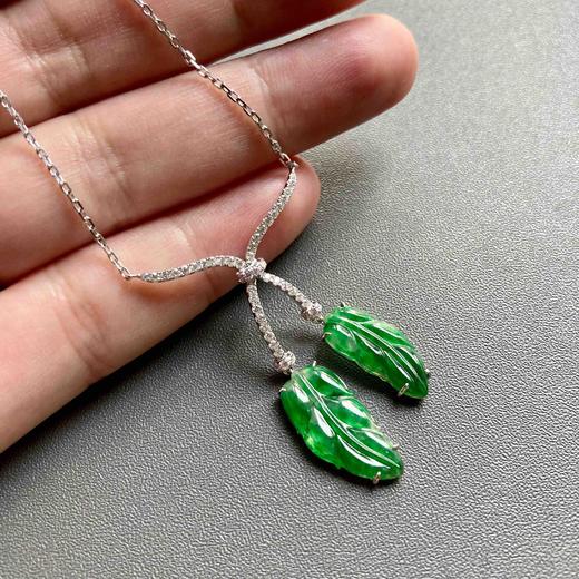 冰种阳绿辣色翡翠叶子项链18k白金钻石镶嵌 商品图6