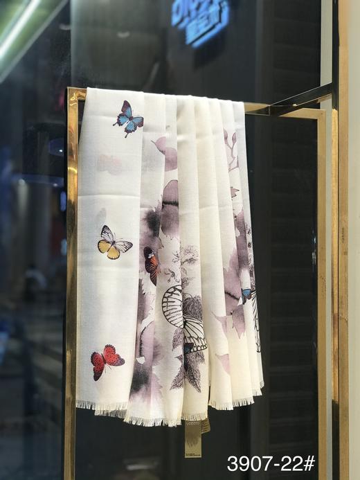 优品堂“花好月圆”羊毛喷绘百搭围巾披肩两用长巾 商品图8