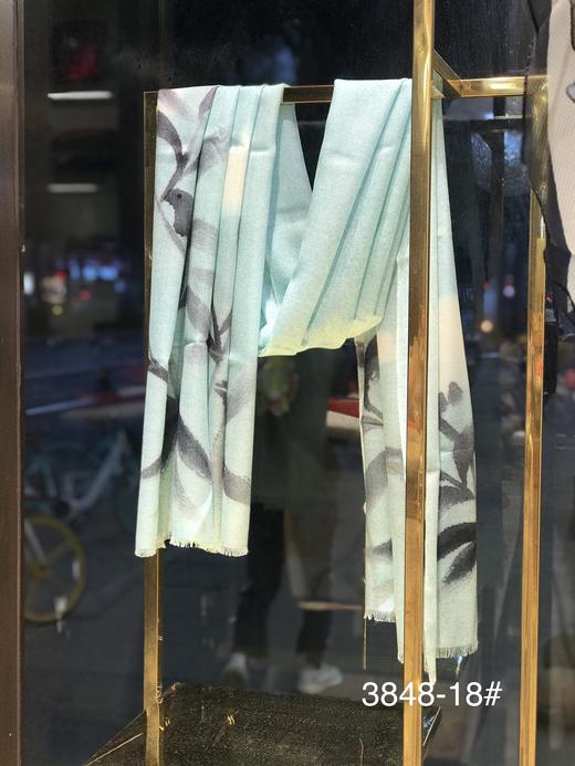 优品堂“如梦如幻”披肩两用羊毛围巾 商品图4