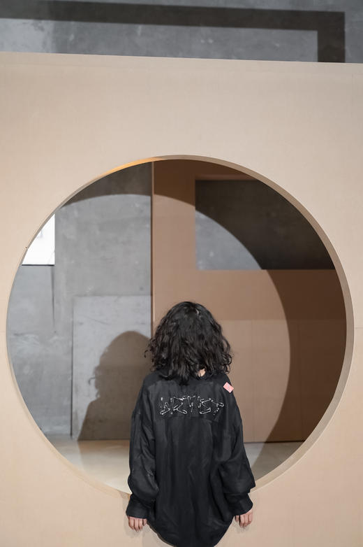 亚麻缎不对称黑衬衣(别针款）-十点睡觉X张宇飞 商品图5