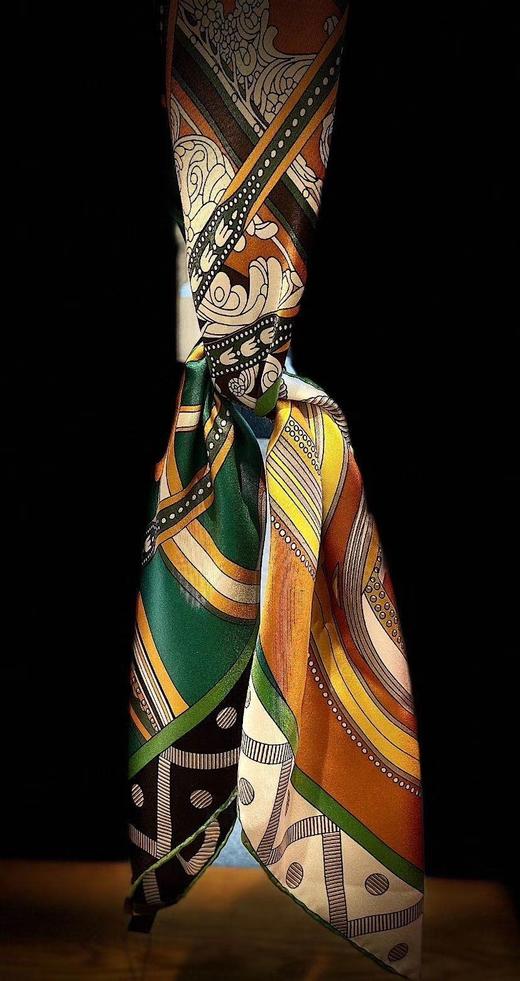 优品堂“风姿绰约”桑蚕丝喷绘斜纹90方巾真丝巾 商品图5