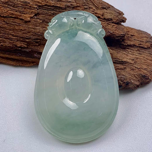 派瑞翡翠 翡翠挂件 糯种 淡绿色 商品图3