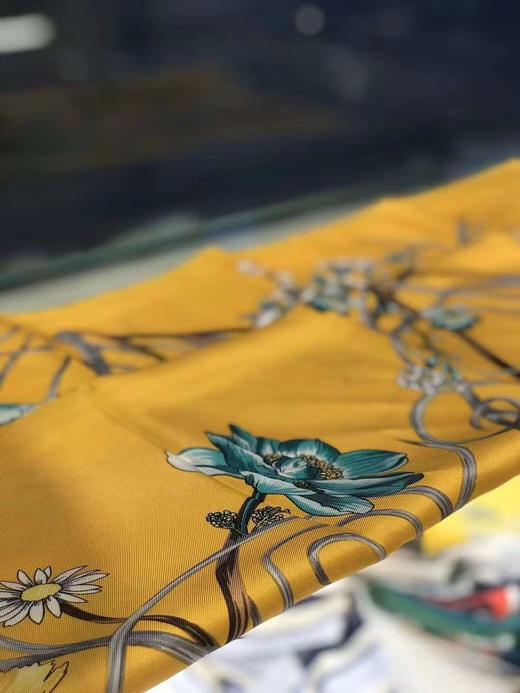 优品堂“风姿绰约”桑蚕丝喷绘斜纹90方巾真丝巾 商品图8