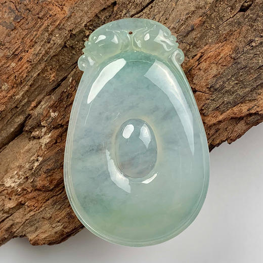 派瑞翡翠 翡翠挂件 糯种 淡绿色 商品图0