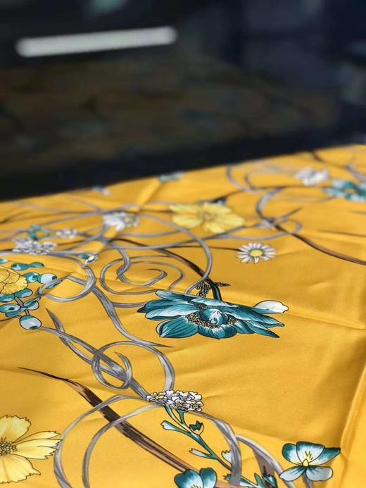 优品堂“风姿绰约”桑蚕丝喷绘斜纹90方巾真丝巾 商品图6