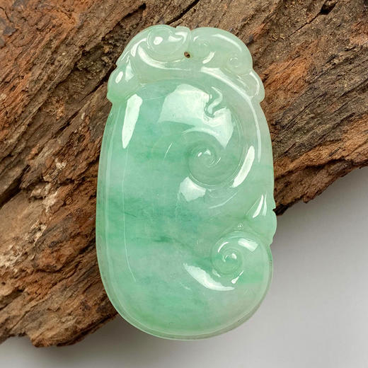 派瑞翡翠 翡翠挂件 糯种 飘绿花 商品图0