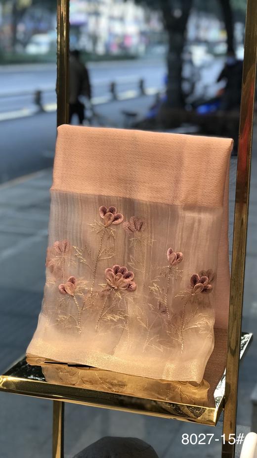 优品堂“芳菲依梦”，真丝羊毛混纺刺绣长丝巾羊毛巾 商品图5