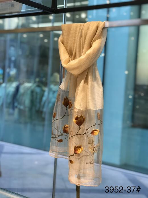 优品堂“桃花情缘”真丝羊毛刺绣长围巾 商品图5