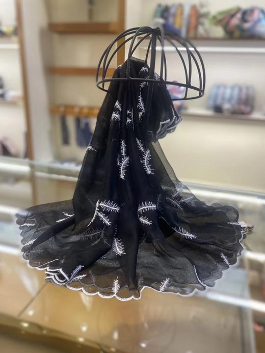 优品堂“蝶影空间”桑蚕丝真丝巾刺绣长围巾 商品图13