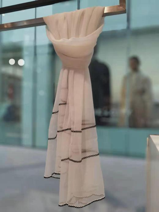 优品堂“云淡风轻”真丝纤维混纺百搭时尚披肩围巾两用丝巾 商品图2