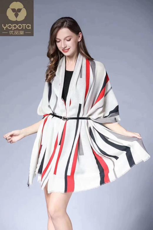 优品堂“如梦如幻”披肩两用羊毛围巾 商品图0