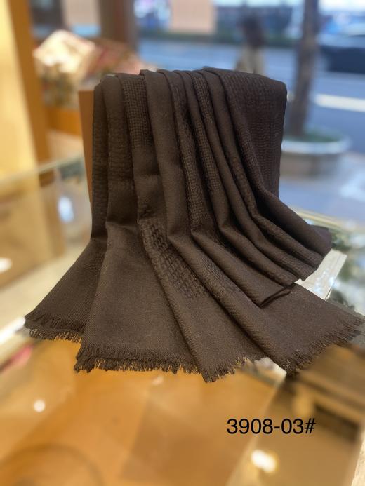 优品堂《品格宣言》羊毛纯色暗纹围巾披肩 商品图5