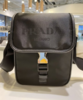 奥莱Prada Pocono三角形箭头斜挎包2VD028 2E9S F0002JPY带授权招加盟代理 商品缩略图0