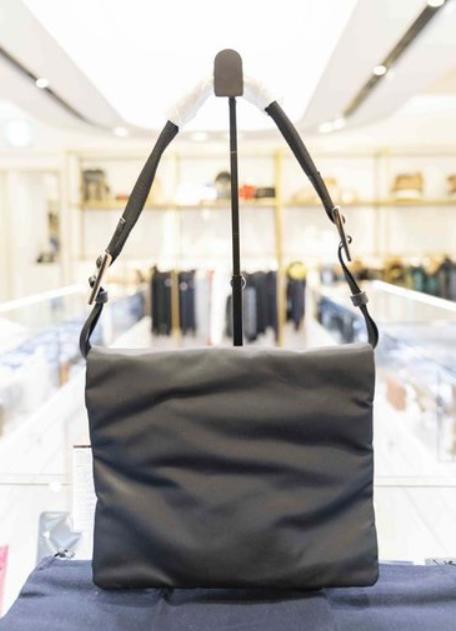 奥莱PRADAPocono三角形箭头斜挎包2VH058-2B2Y-F0002JPY带授权招加盟代理 商品图3