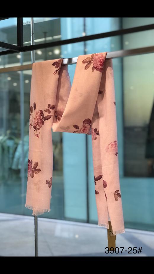 优品堂“花好月圆”羊毛喷绘百搭围巾披肩两用长巾 商品图13