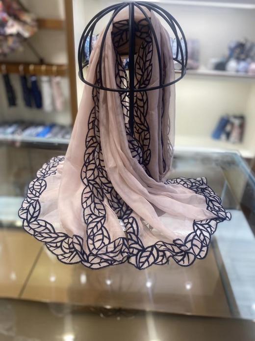 优品堂“蝶影空间”桑蚕丝真丝巾刺绣长围巾 商品图12