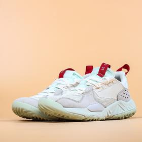 火星鞋配色更是不少玩家期待许久，不容错过。鞋底搭载全掌 React 缓震，配合镂空设计，大限度带来柔软舒适脚感，是近期日常上脚的选择。 Jordan Delta 货号： CD6109-001