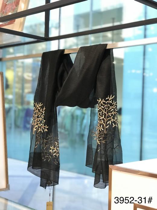 优品堂“桃花情缘”真丝羊毛刺绣长围巾 商品图8