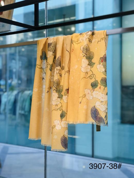 优品堂“花好月圆”羊毛喷绘百搭围巾披肩两用长巾 商品图12