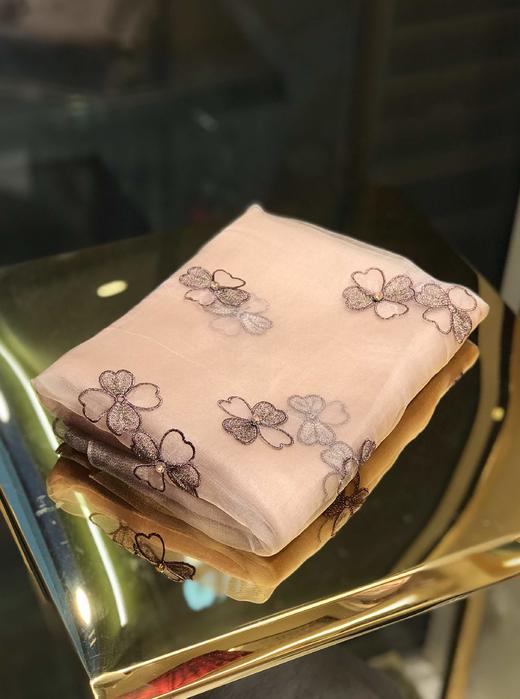 优品堂“芳菲依梦”，真丝羊毛混纺刺绣长丝巾羊毛巾 商品图2