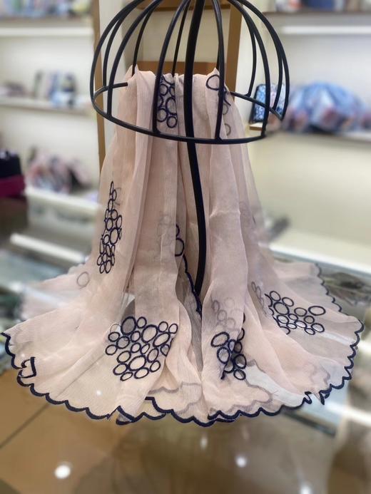 优品堂“蝶影空间”桑蚕丝真丝巾刺绣长围巾 商品图14